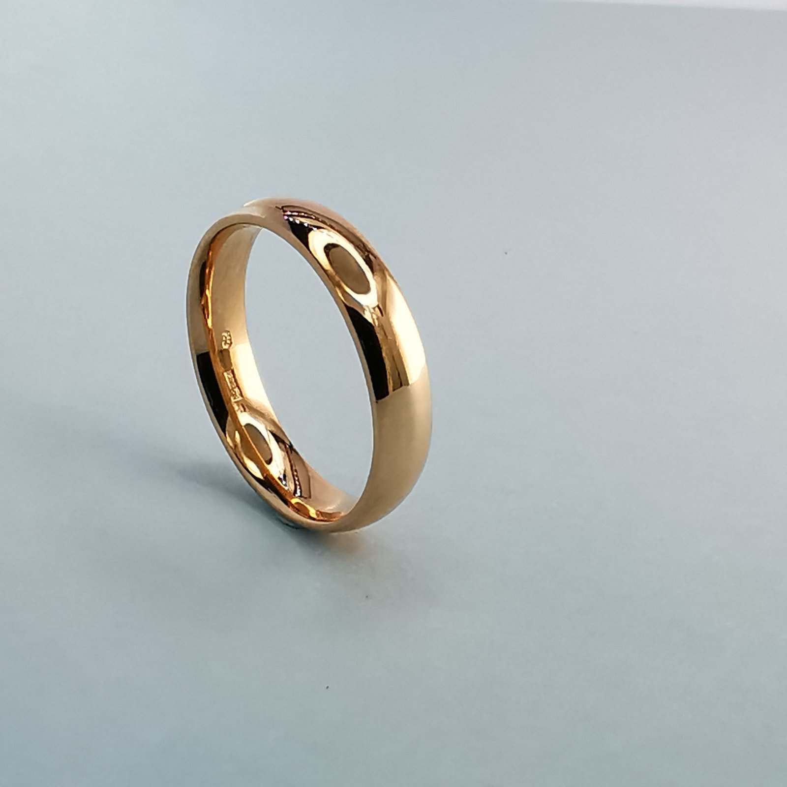 Klasikinis vestuvinis žiedas su komfortu 4mm pločio | Juvelyrika Baltijos Perlas |