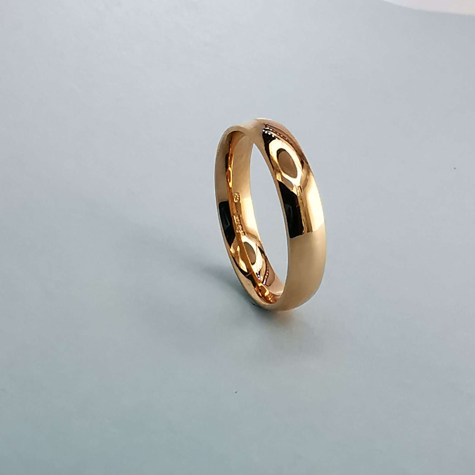Klasikinis vestuvinis žiedas su komfortu 4mm pločio | Juvelyrika Baltijos Perlas |