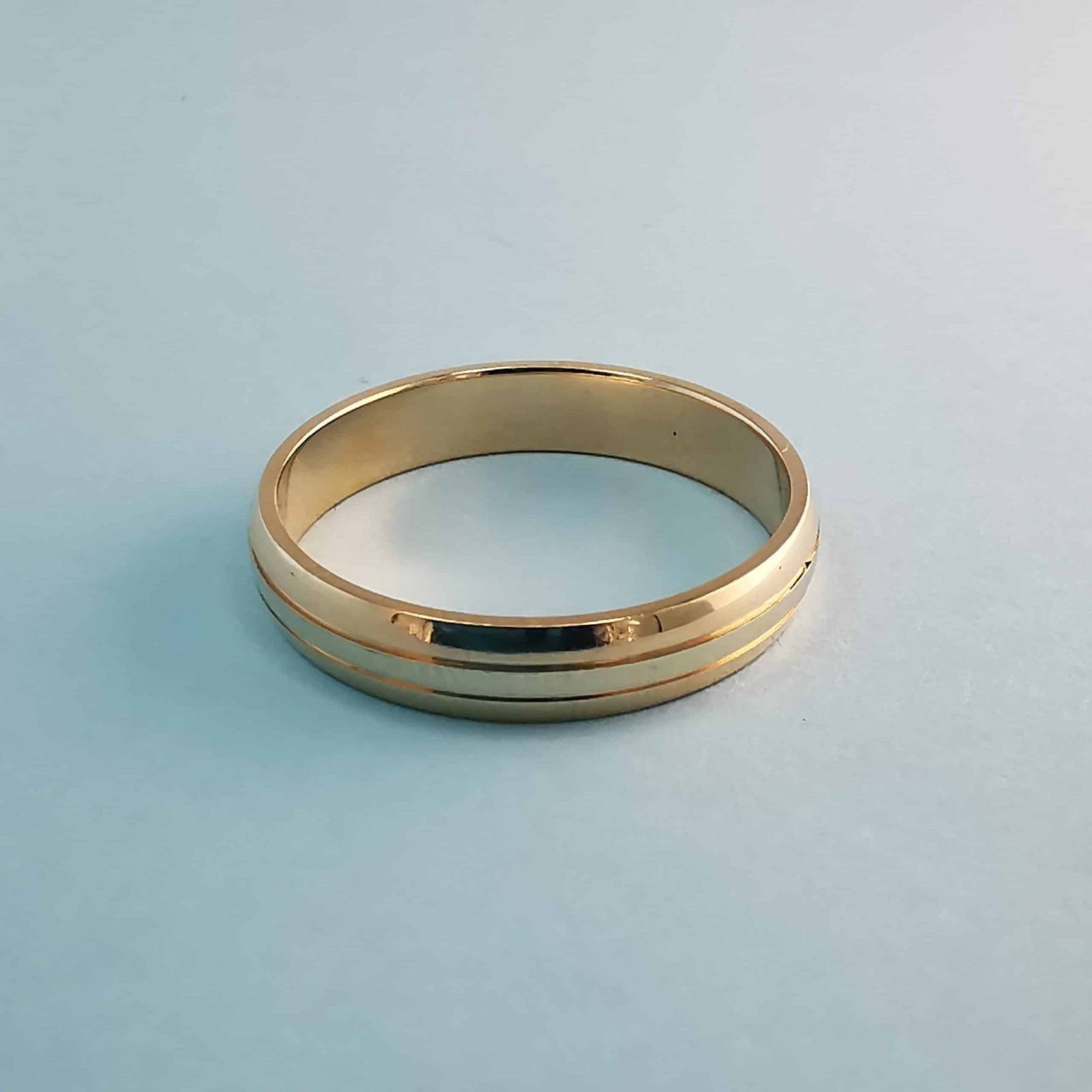 Vestuvinis žiedas 4mm su baltu auksu | Juvelyrika Baltijos Perlas |