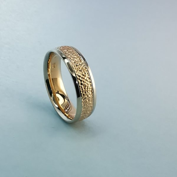 Autorinis vestuvinis žiedas 6mm su baltu auksu | Juvelyrika Baltijos Perlas |