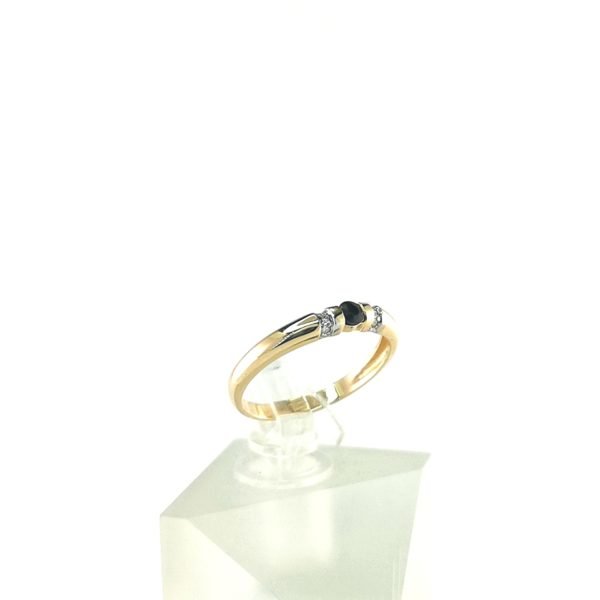Auksinis žiedas su briliantu ir safyru — Juvelyrika Baltijos Perlas —