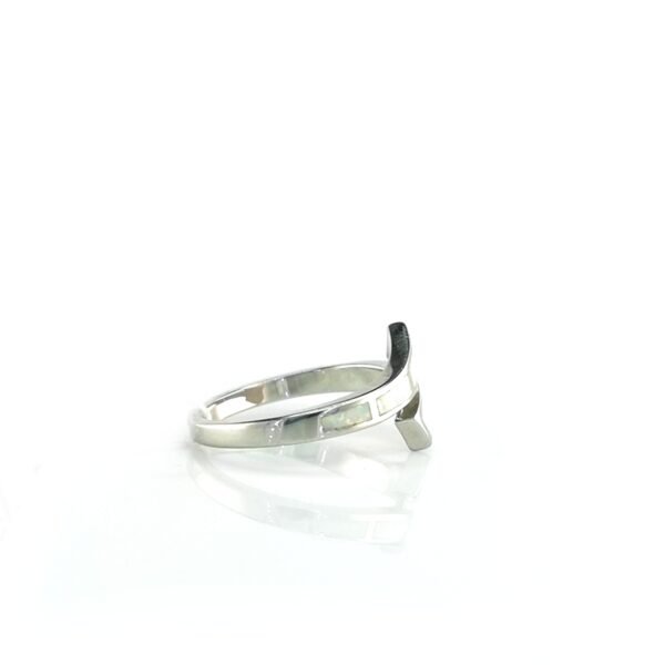 Sidabrinis žiedas su opalu — Juvelyrika Baltijos Perlas —