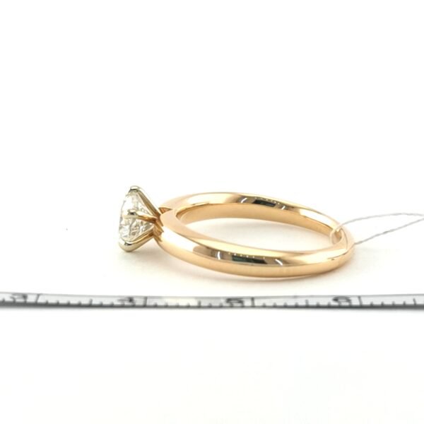 Auksinis žiedas su briliantu — Juvelyrika Baltijos Perlas —