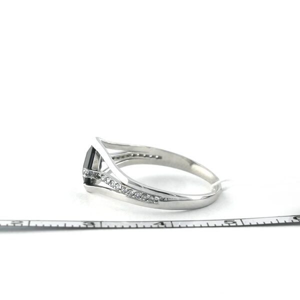 Balto aukso žiedas su oniksu ir cirkoniu — Juvelyrika Baltijos Perlas —