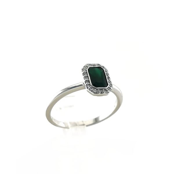 Auksinis žiedas su smaragdu — Juvelyrika Baltijos Perlas —