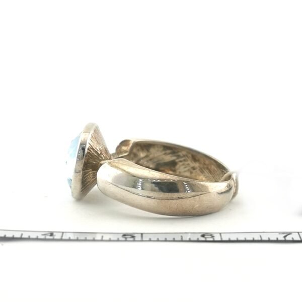 Sidabrinis žiedas su Swarovski kristalu | Juvelyrika Baltijos Perlas |