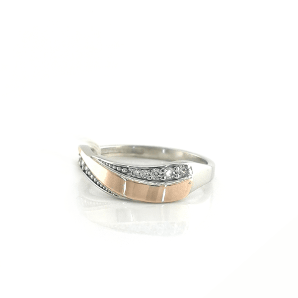 Sidabrinis žiedas su cirkoniu ir aukso detalėmis — Juvelyrika Baltijos Perlas —