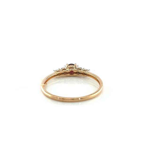 Auksinis žiedas su briliantais ir rubinu | Juvelyrika Baltijos Perlas |